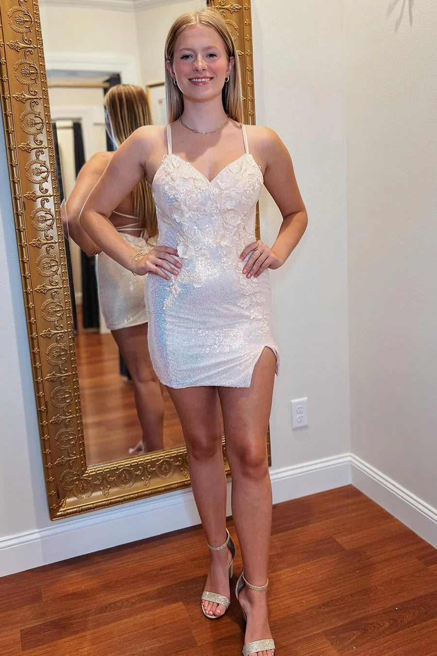 Appliques Lace-Up Short Homecoming Dress