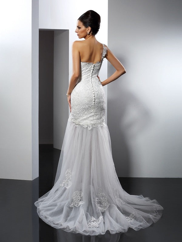 Trumpet/Mermaid One-Shoulder Lace Sleeveless Long Lace Wedding Dresses