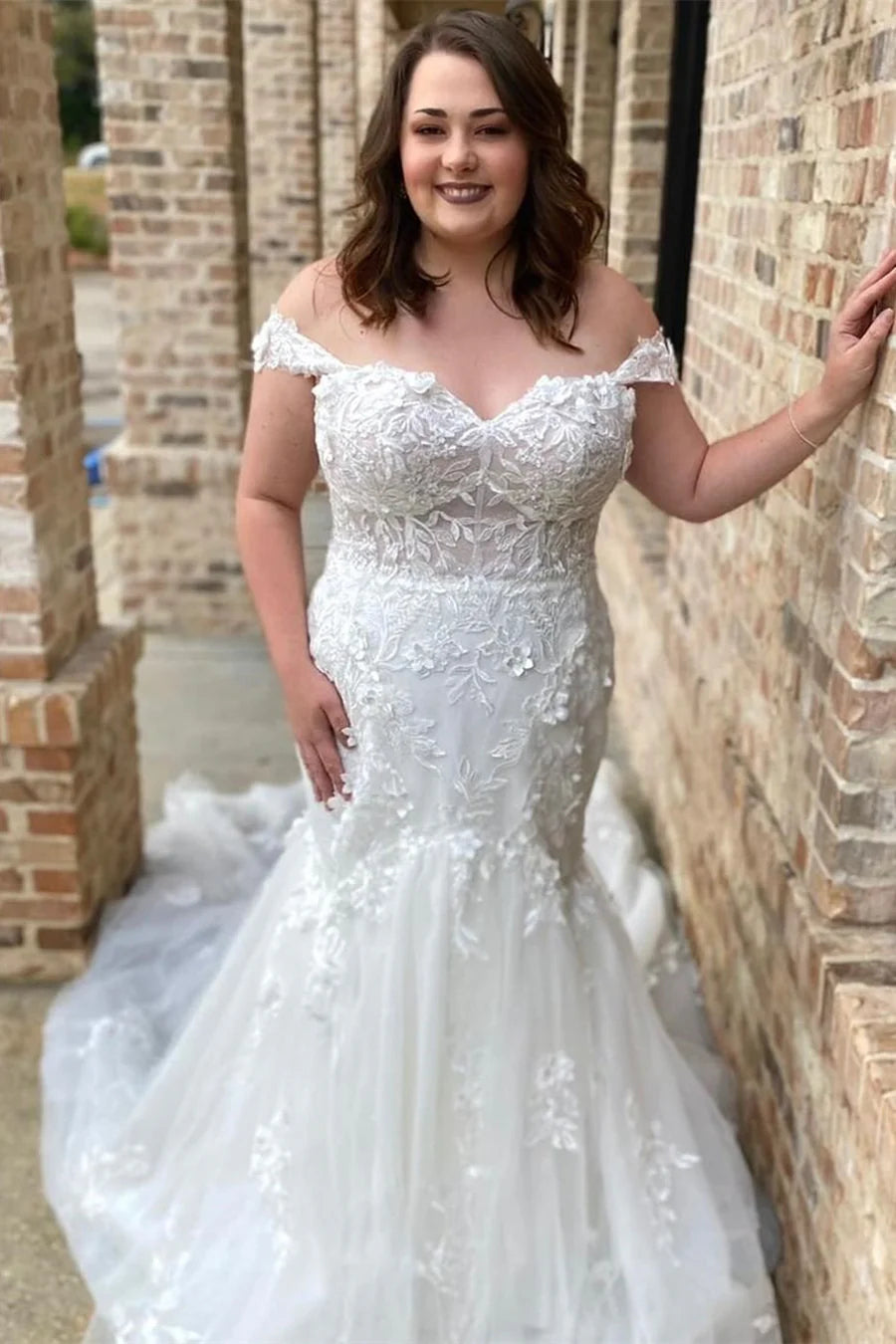 Appliqués Off-the-Shoulder Trumpet Long Wedding Dress