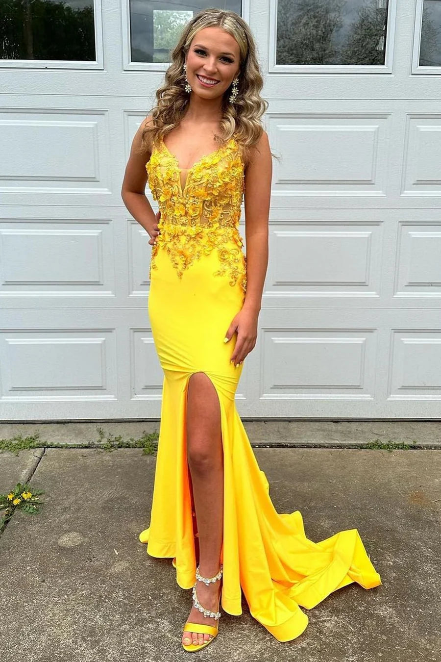 3D Floral Lace V-Neck Backless Trumpet Prom Dress