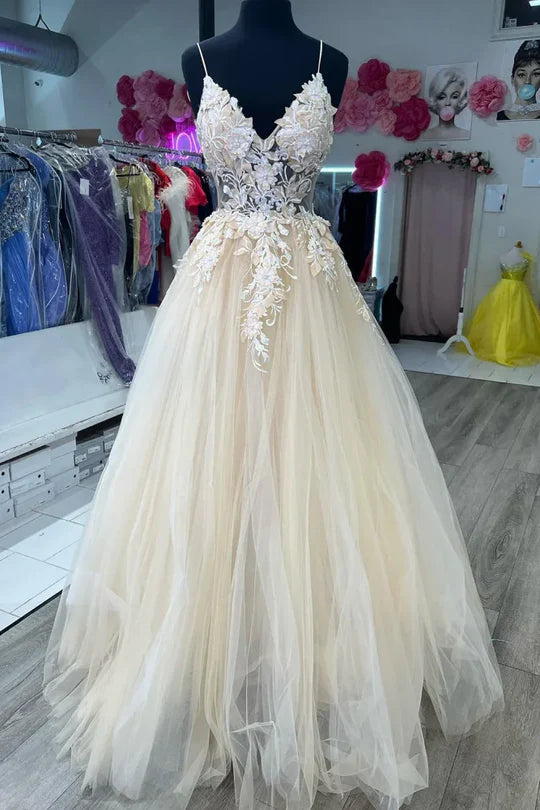 Floor-Length Backless Ball Gown Tulle Prom Dresses with Appliques