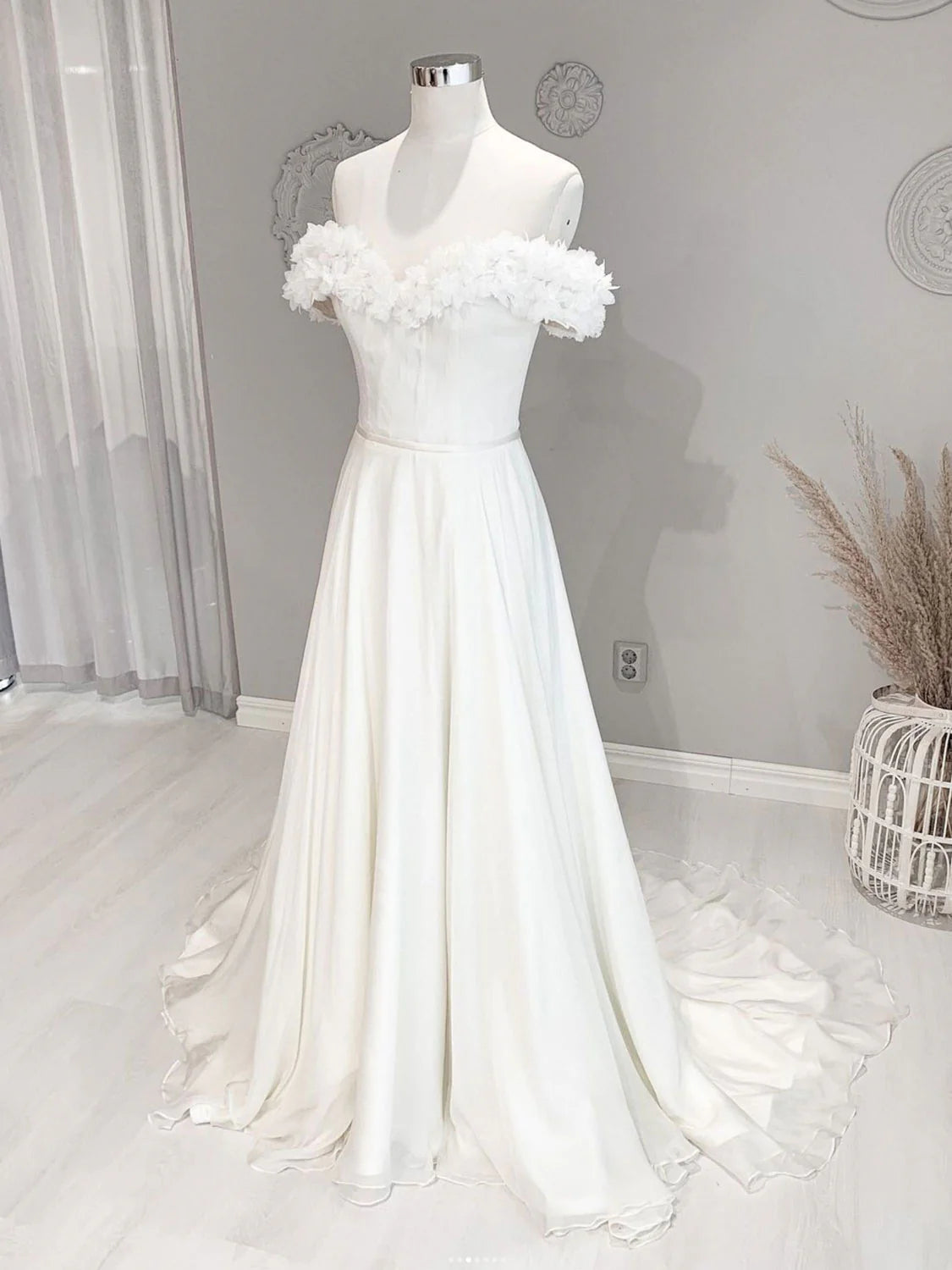 Off Shoulder Flowers Long Wedding Dress White Beach Wedding Dress