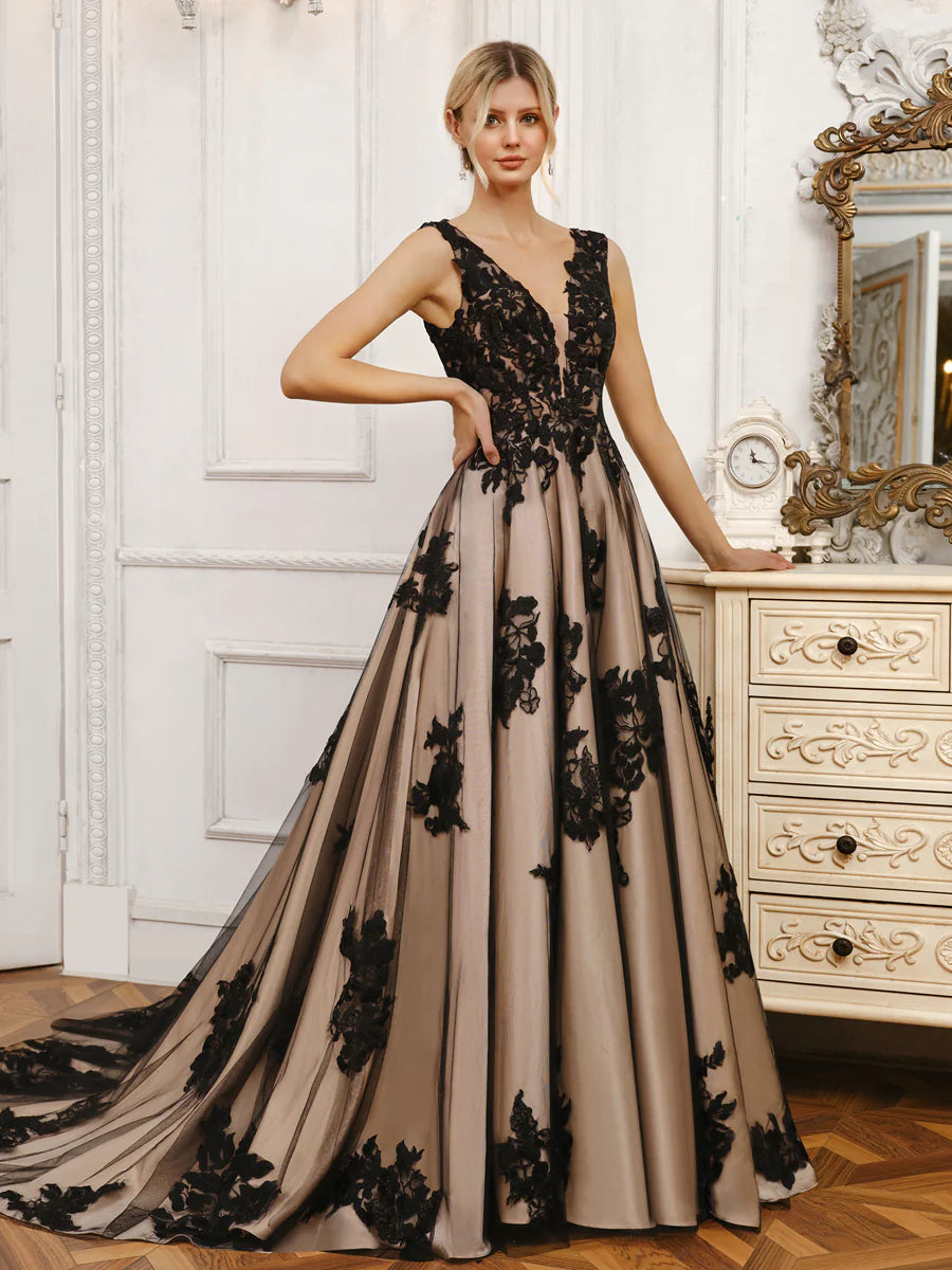 A-Line V-Neck Sleeveless Tulle Long Wedding Dresses With Appliques