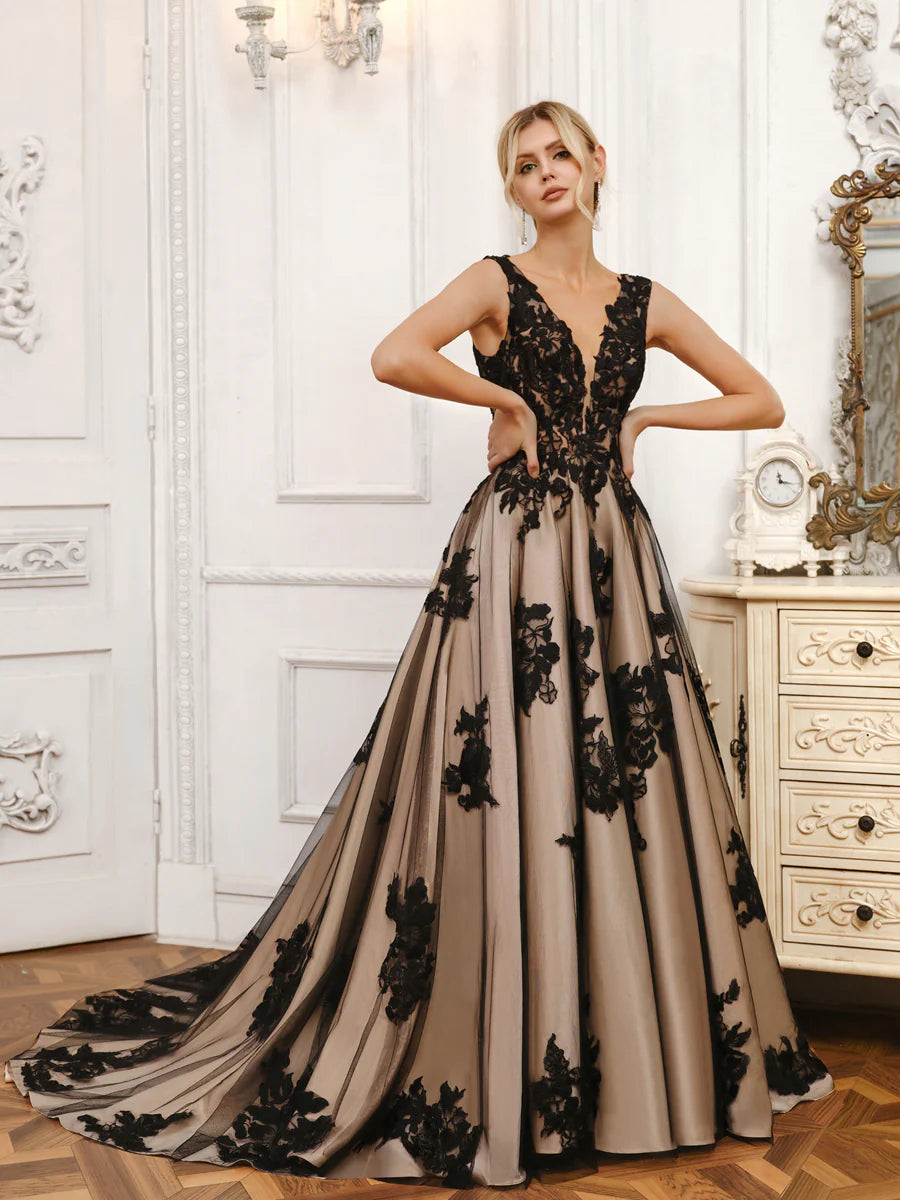 A-Line V-Neck Sleeveless Tulle Long Wedding Dresses With Appliques