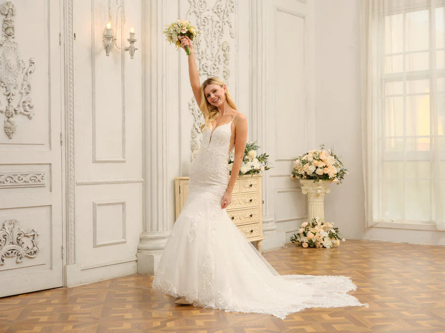 Trumpet/Mermaid Spaghetti Straps Sleeveless Long Wedding Dresses With Appliques