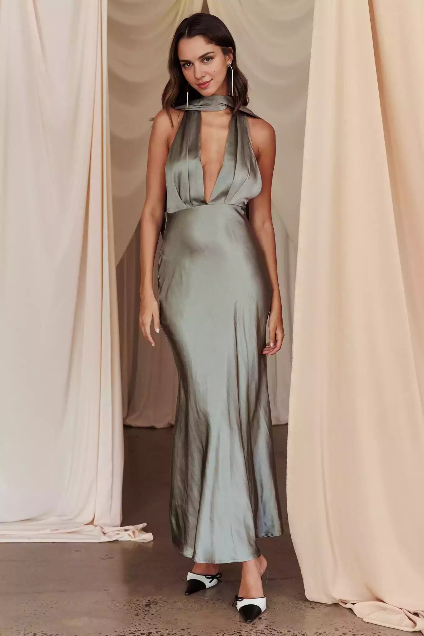 Absolutely stunning backless silhouette, deep V-neck, low back straps, adjustable side zipper Prom Dresses