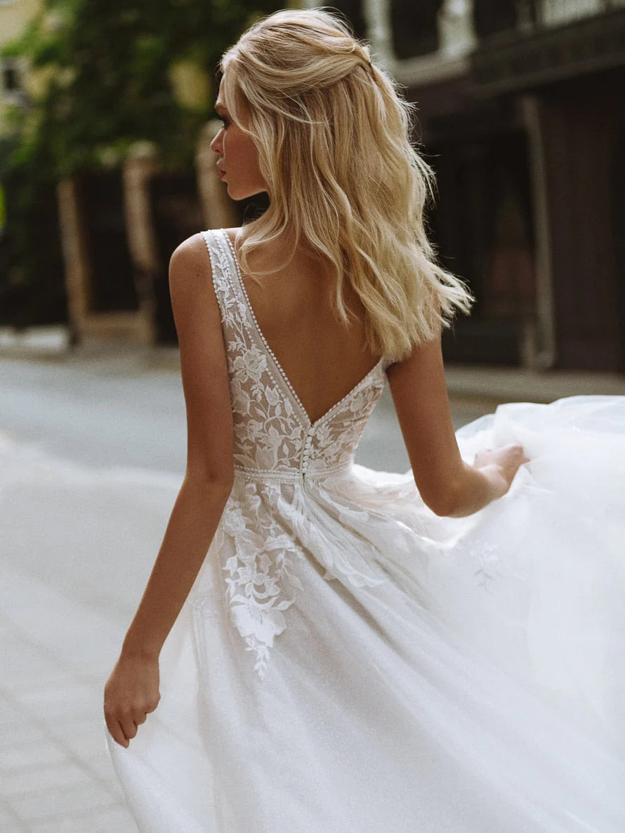 New Arrival Wedding Dresses A-Line V-Neck With Appliques Sleeveless