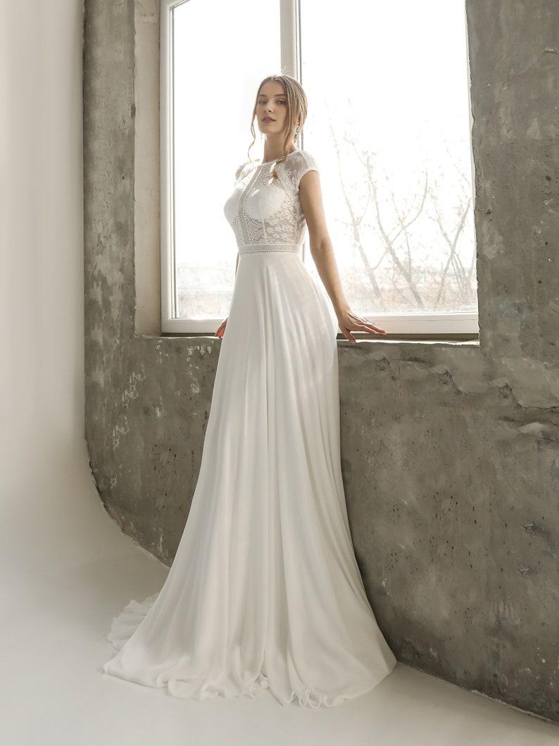 Simple and Elegant Wedding Dress Lace Chiffon Wedding Dress Short Sleeves Bridal Gown A-Line Wedding Dress Delicate Embroidery Dress
