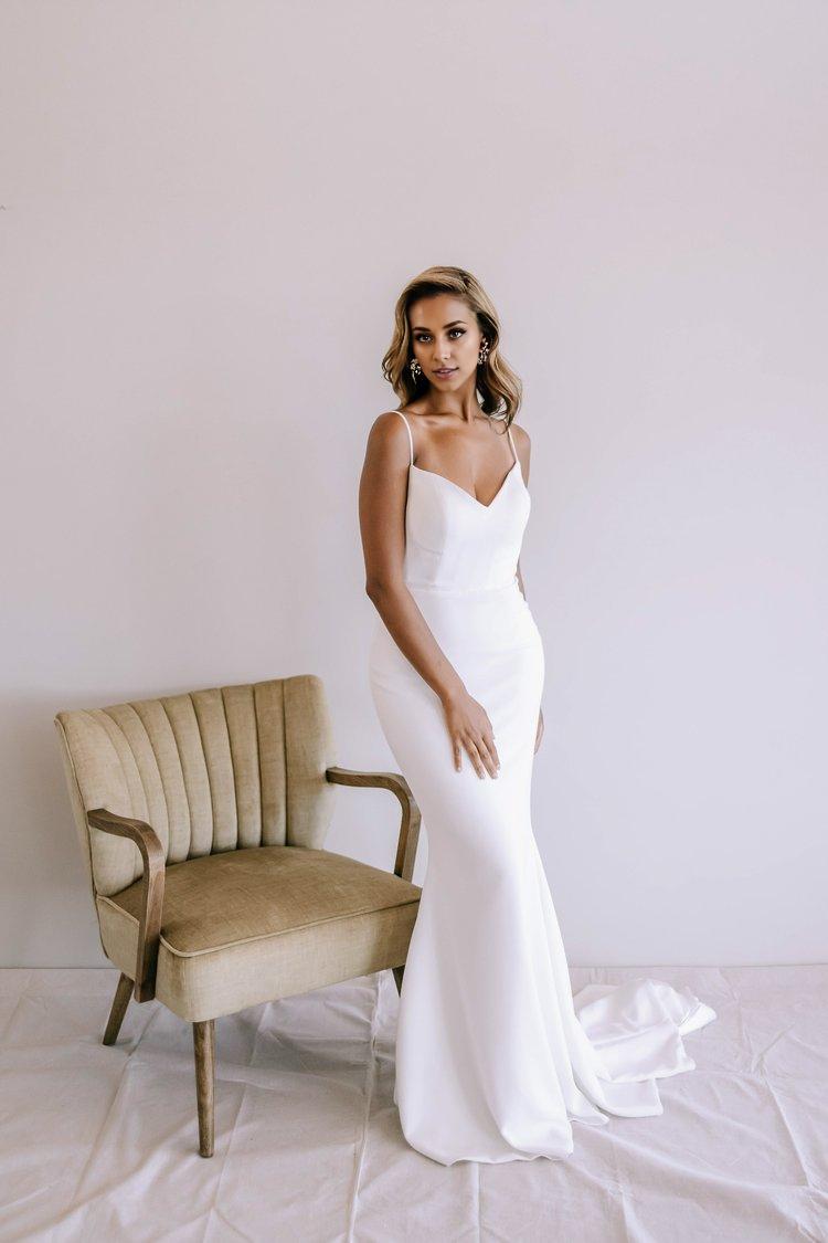 Modern V-Neck Crepe Wedding Dress with Sweetheart