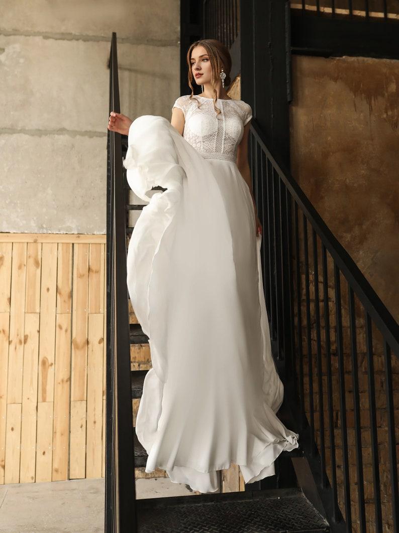 Simple and Elegant Wedding Dress Lace Chiffon Wedding Dress Short Sleeves Bridal Gown A-Line Wedding Dress Delicate Embroidery Dress