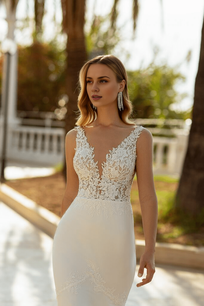 Floral Wedding Dress Sleeveless Wedding Dress Fitted Lace Wedding Dress V-Neck Wedding Dress with Train