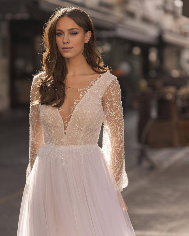 Long Sleeves Weding Dress Floral Lace Wedding DressV-neckline wedding dress lace long sleeves wedding dress