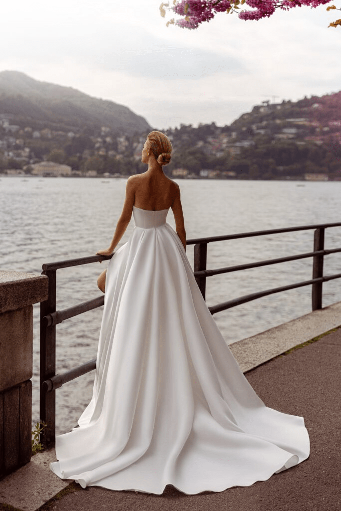 Satin Wedding Dress with High Slit Elegant Corset Bridal Gown Modern Wedding Dress