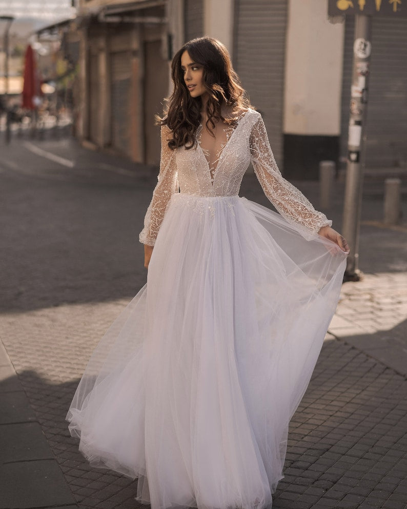 Long Sleeves Weding Dress Floral Lace Wedding DressV-neckline wedding dress lace long sleeves wedding dress