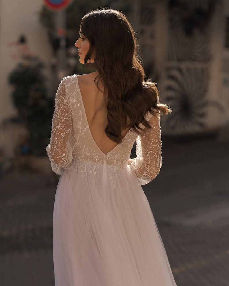 Long Sleeves Weding Dress Floral Lace Wedding DressV-neckline wedding dress lace long sleeves wedding dress