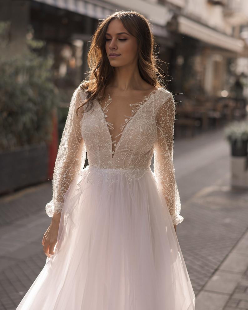 Long Sleeves Weding Dress Floral Lace Wedding DressV-neckline wedding dress lace long sleeves wedding dress
