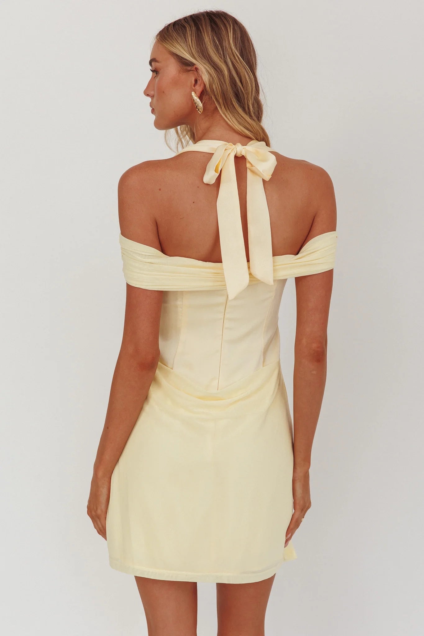 Beautiful mini backless mesh pendant design with zipper at the back Homecoming Dresses