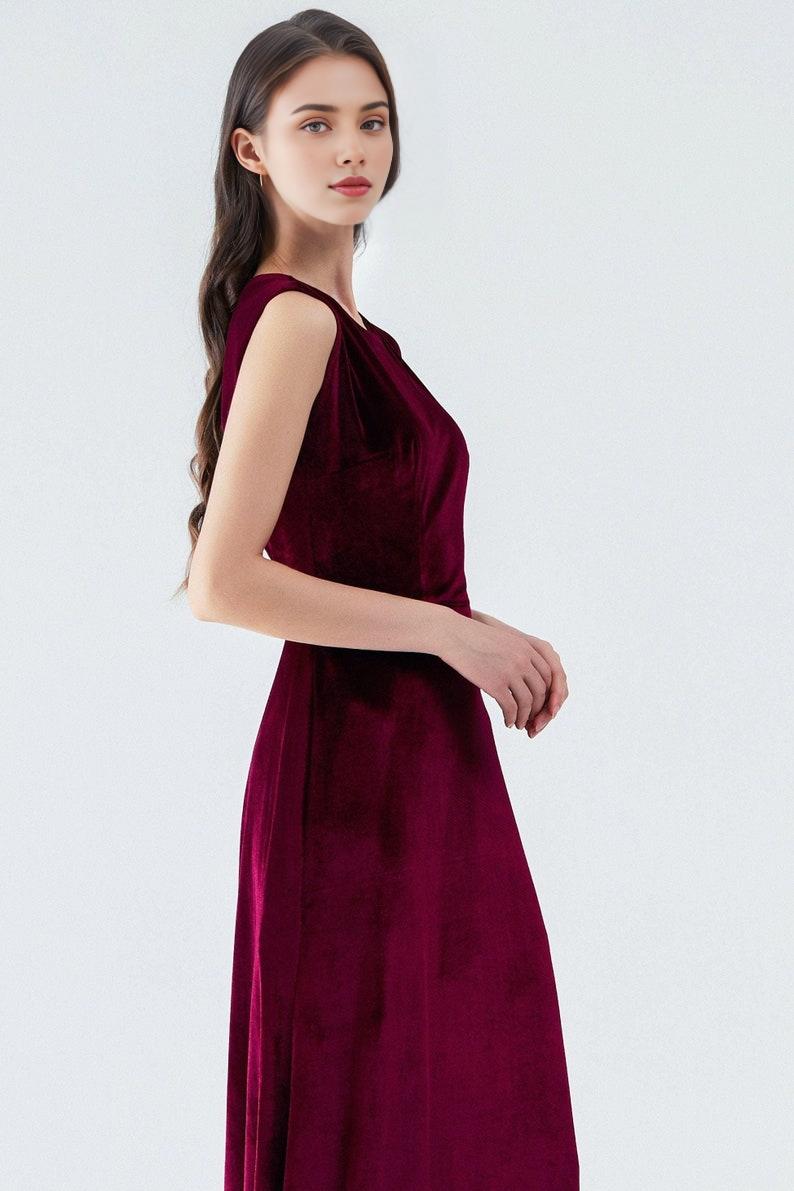 Burgundy Sleeveless Velvet Prom Dress with Floor-length Design & Button-back Detail