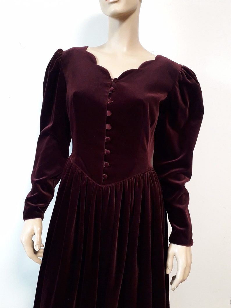 Beautiful Vintage Maxi Velour Velvet Cotton Wine Burgundy Romantic Tea Princess Evening Puffy Long Sleeves Full Skirt