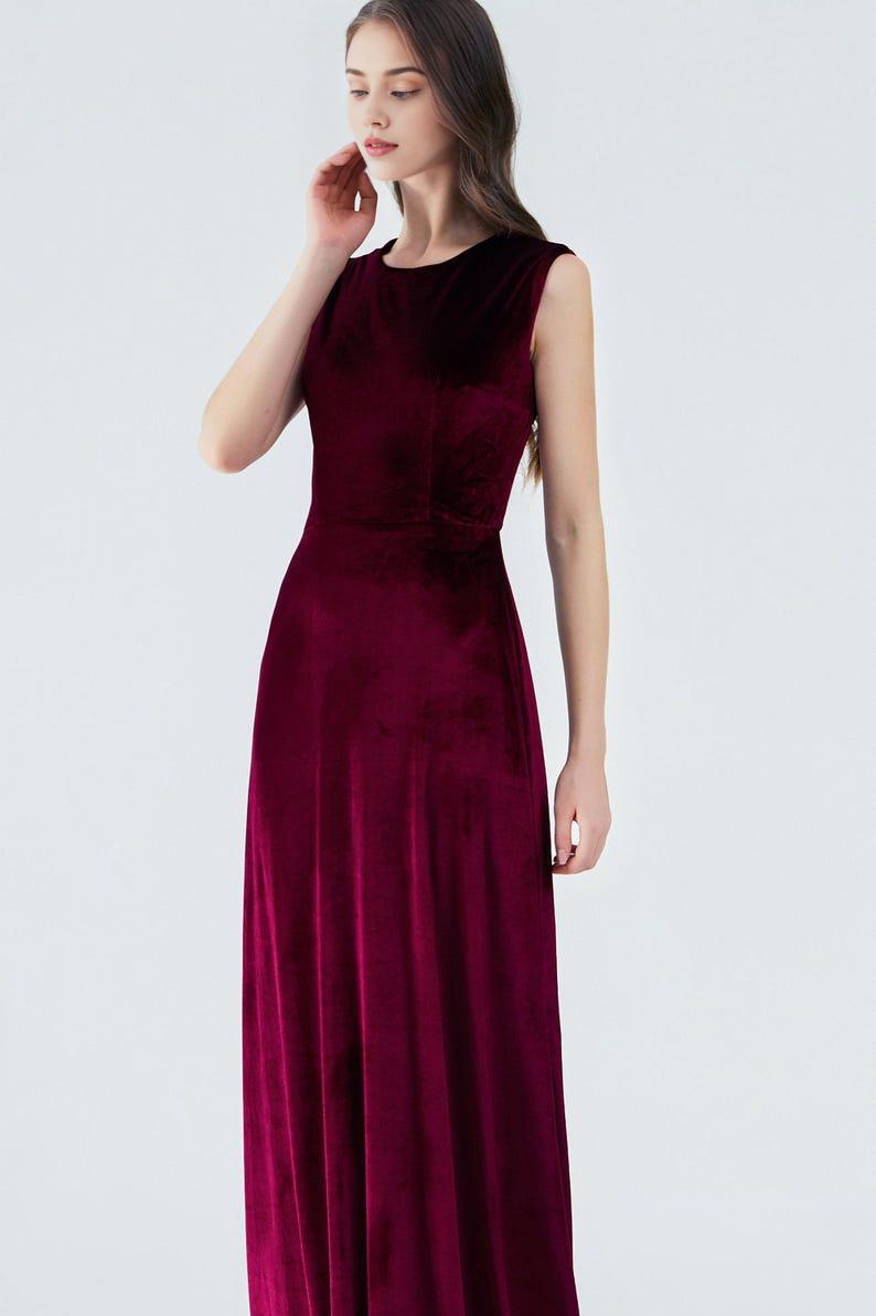 Burgundy Sleeveless Velvet Prom Dress with Floor-length Design & Button-back Detail