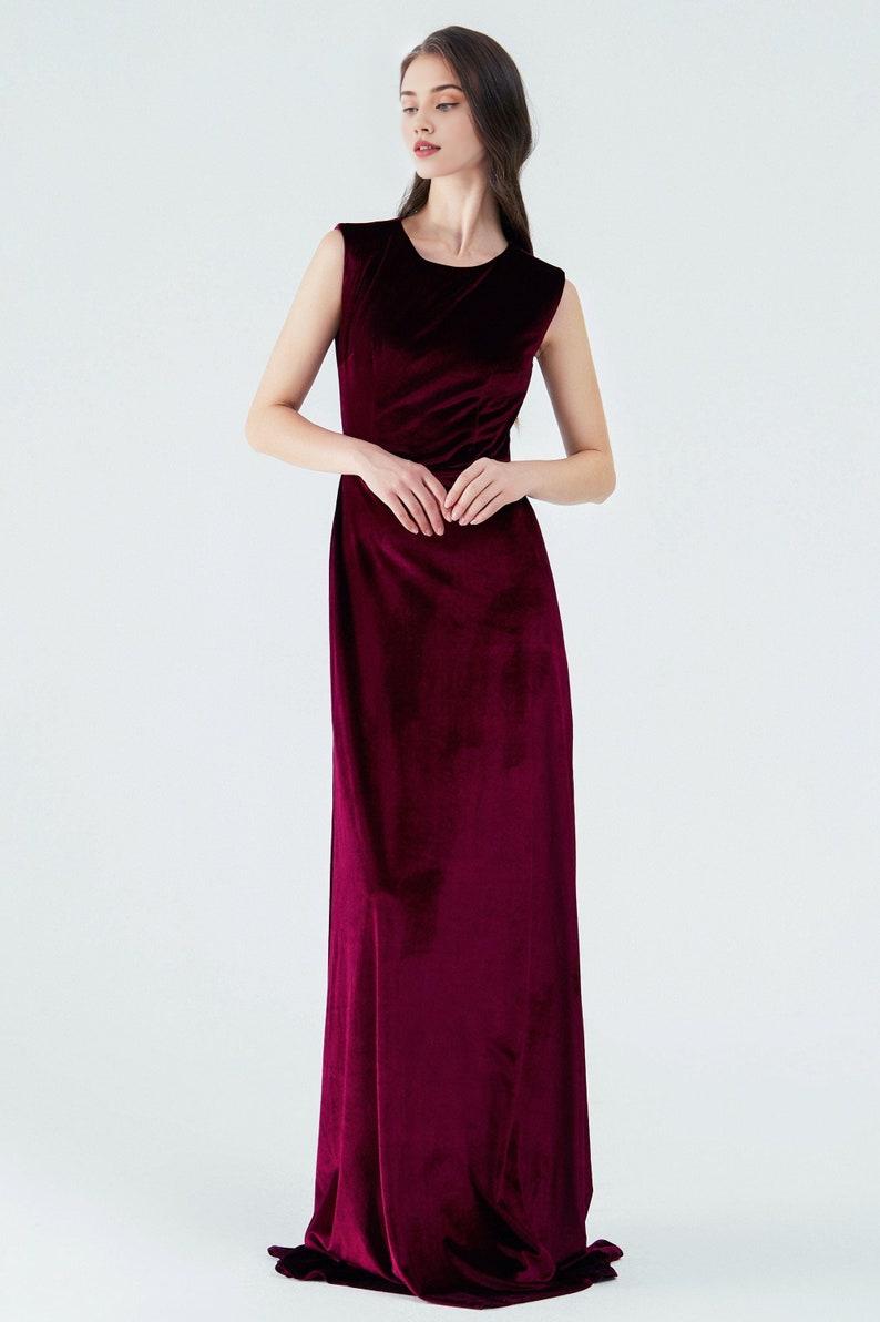 Burgundy Sleeveless Velvet Prom Dress with Floor-length Design & Button-back Detail