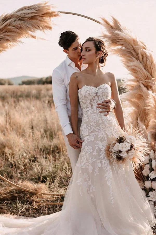 A Line Tulle Lace Appliques Sweetheart Strapless Sleeveless Long Wedding Dresses