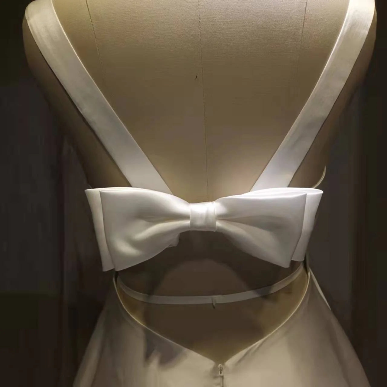 Elegant A Line V Neck Ivory Wedding Dresses With Pockets Open Back Satin Bowknot Wedding Gowns