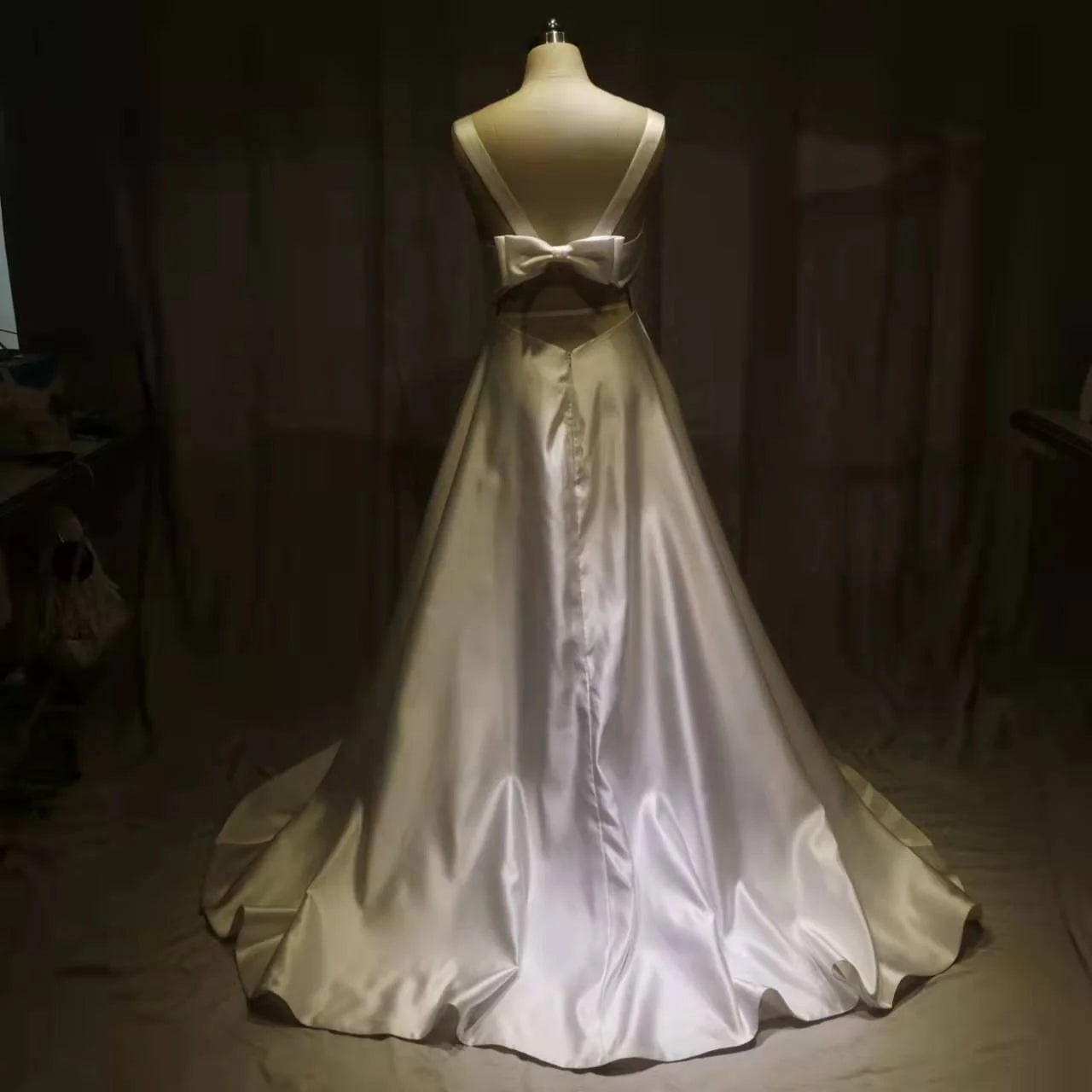 Elegant A Line V Neck Ivory Wedding Dresses With Pockets Open Back Satin Bowknot Wedding Gowns