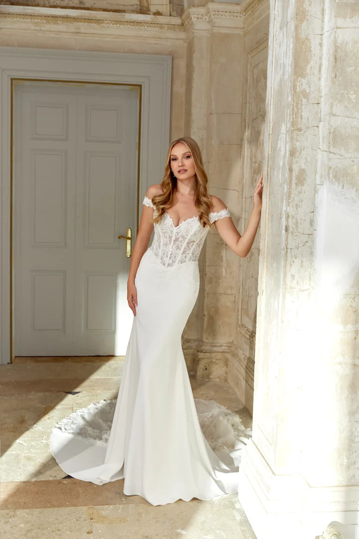 Elegant Halter Neck Lace Ruffle Tiered High Low Wedding Dress