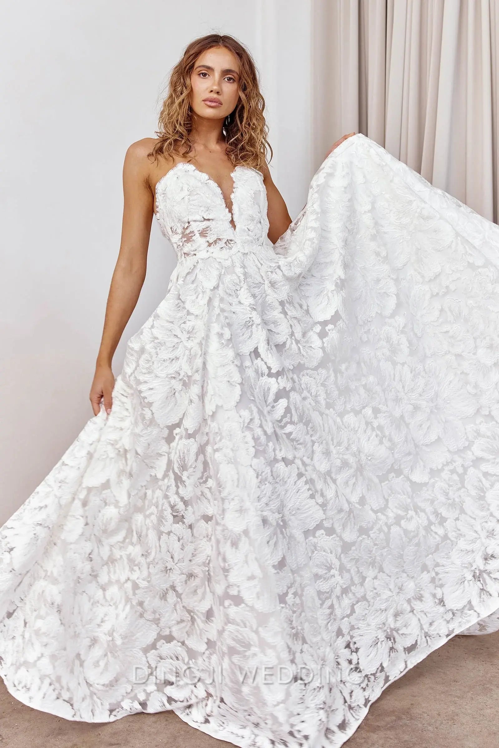 Elegant A-Line Sweetheart With Sleeves Floral Lace White Floor Wedding Dress Bride Gown