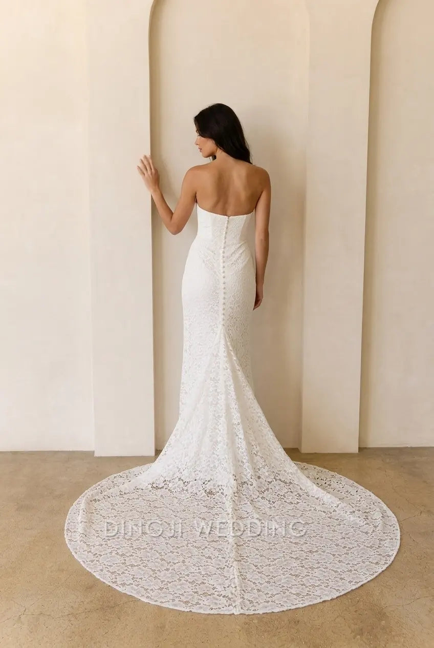 Elegant Mermaid Strapless Sweetheart Sleeveless Chic Lace White Floor-Length Wedding Gown