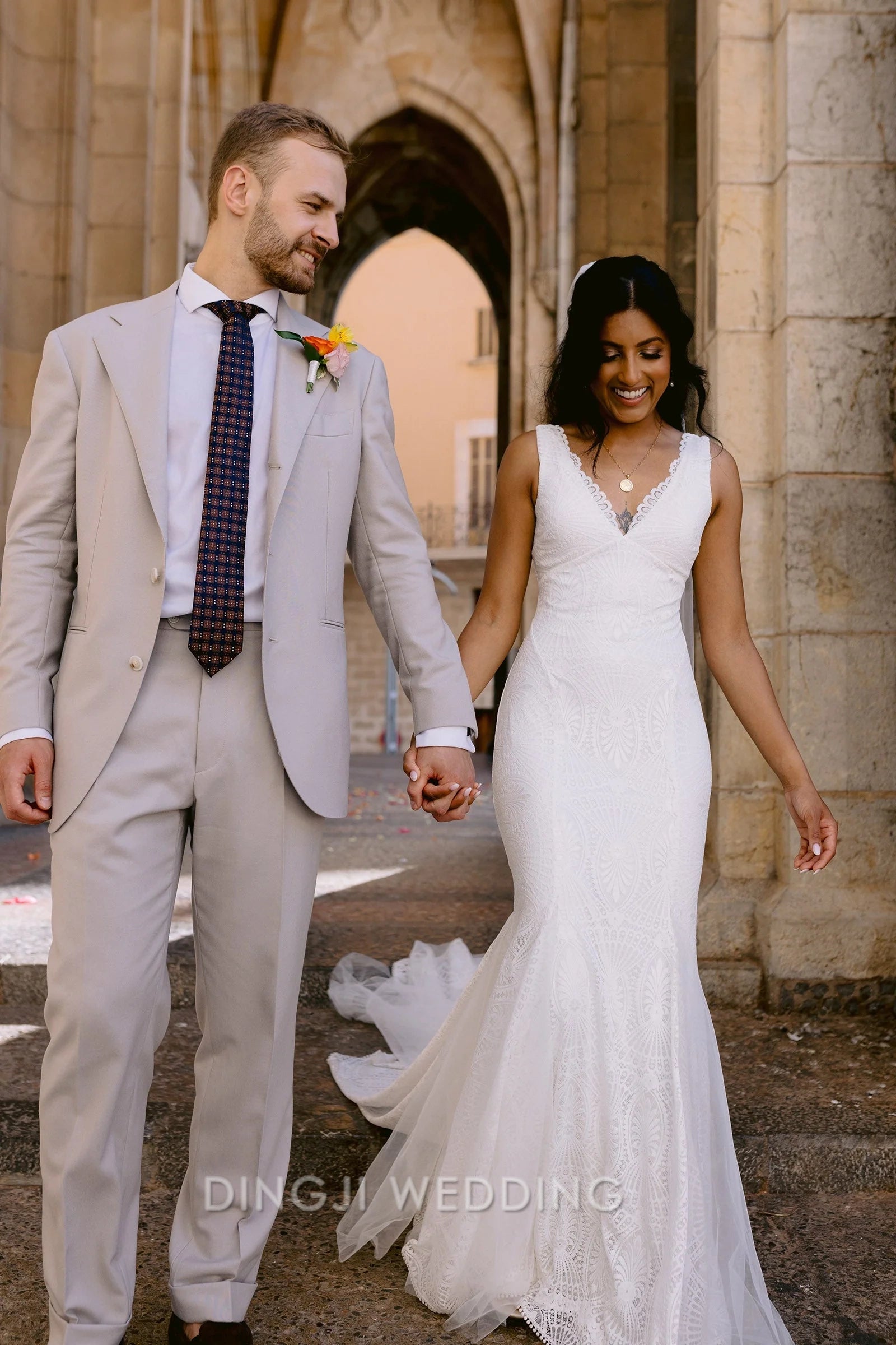 Elegant Mermaid V-Neck Sleeveless Bohemian Lace White Floor-Length Wedding Gown
