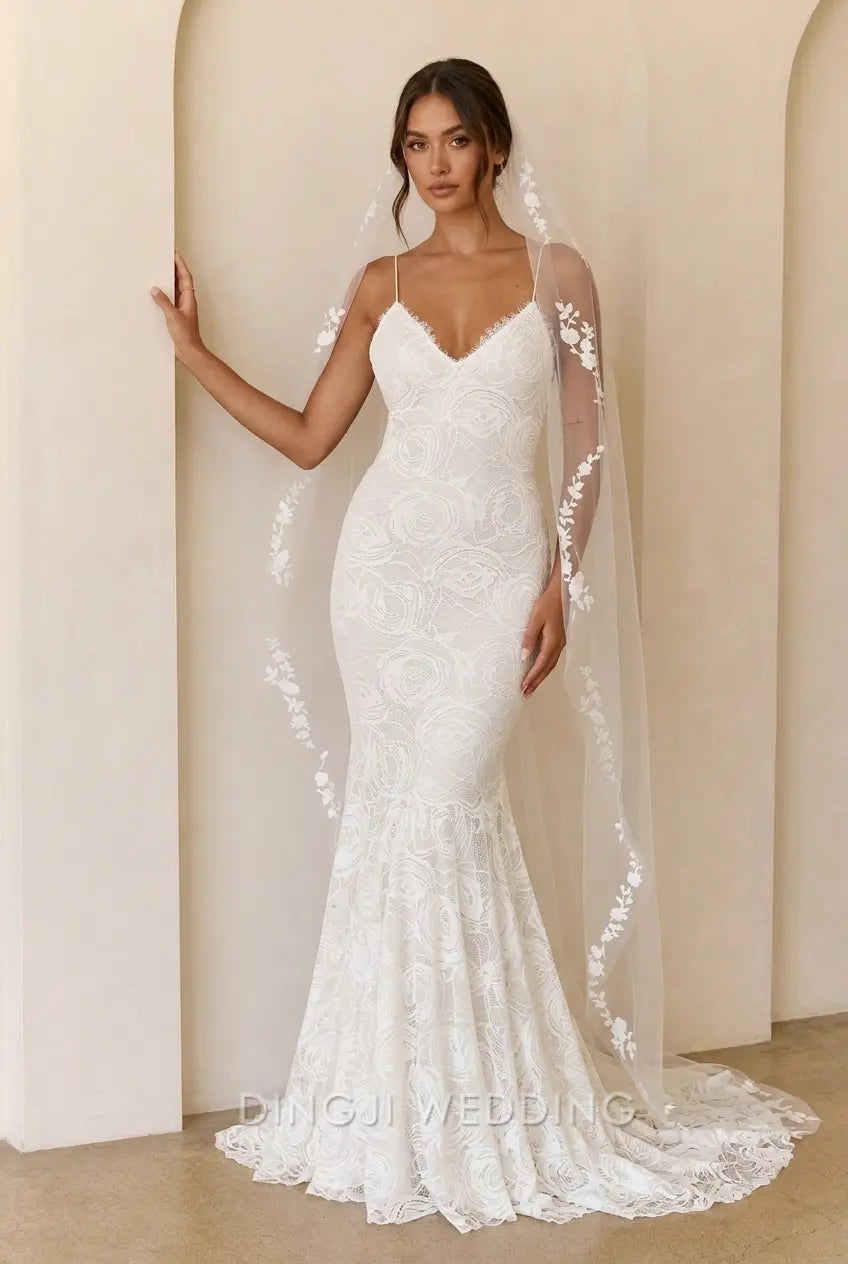 Elegant Mermaid V-Neck Sleeveless Floral Lace White Floor-Length Wedding Dress