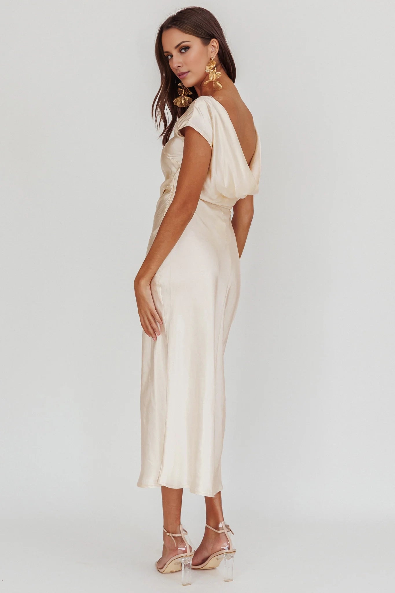 Elegant backless draped sleeveless back, medium length slim fit bridesmaid dress