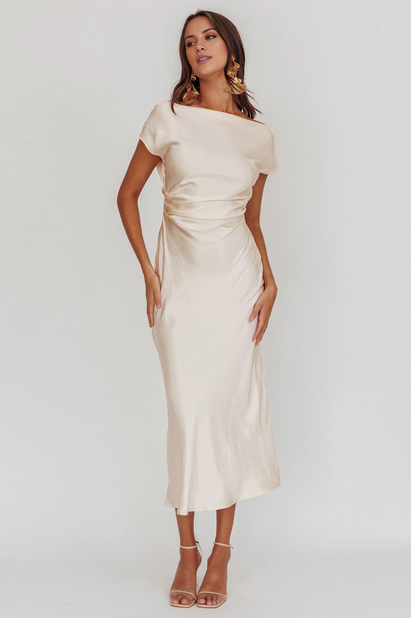 Elegant backless draped sleeveless back, medium length slim fit bridesmaid dress