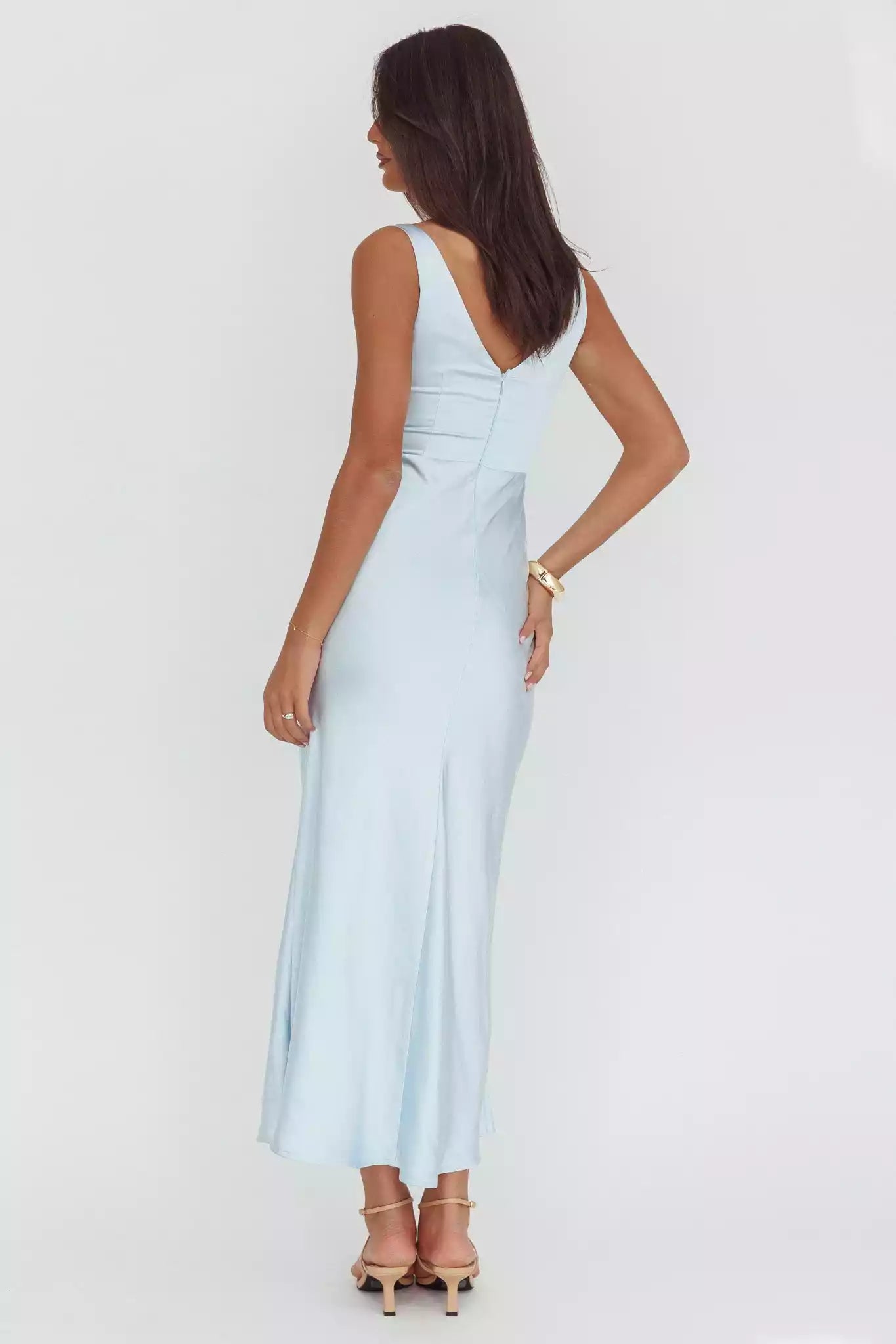 Elegant dangling neckline with sleeveless lining, scarf collar and zipper at the back, Prom Dresses
