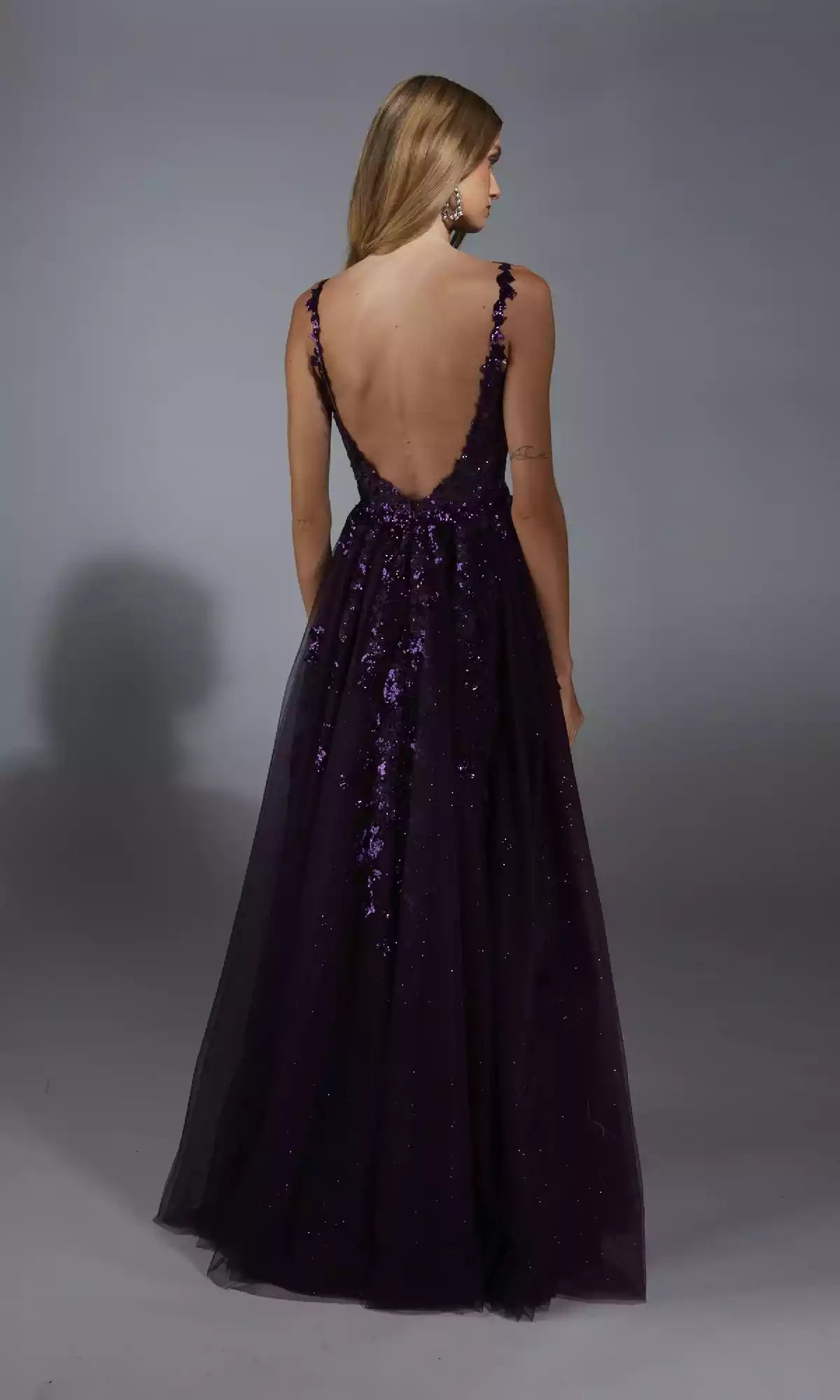 Elegant long V-neck tight corset with lace decal A-line sheer thin shoulder straps Prom Dresses