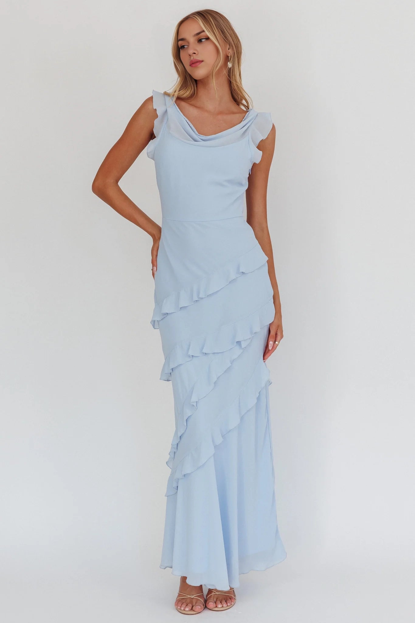 Elegant scarf collar with ruffled edges, slim fit and elegant bridesmaid dress