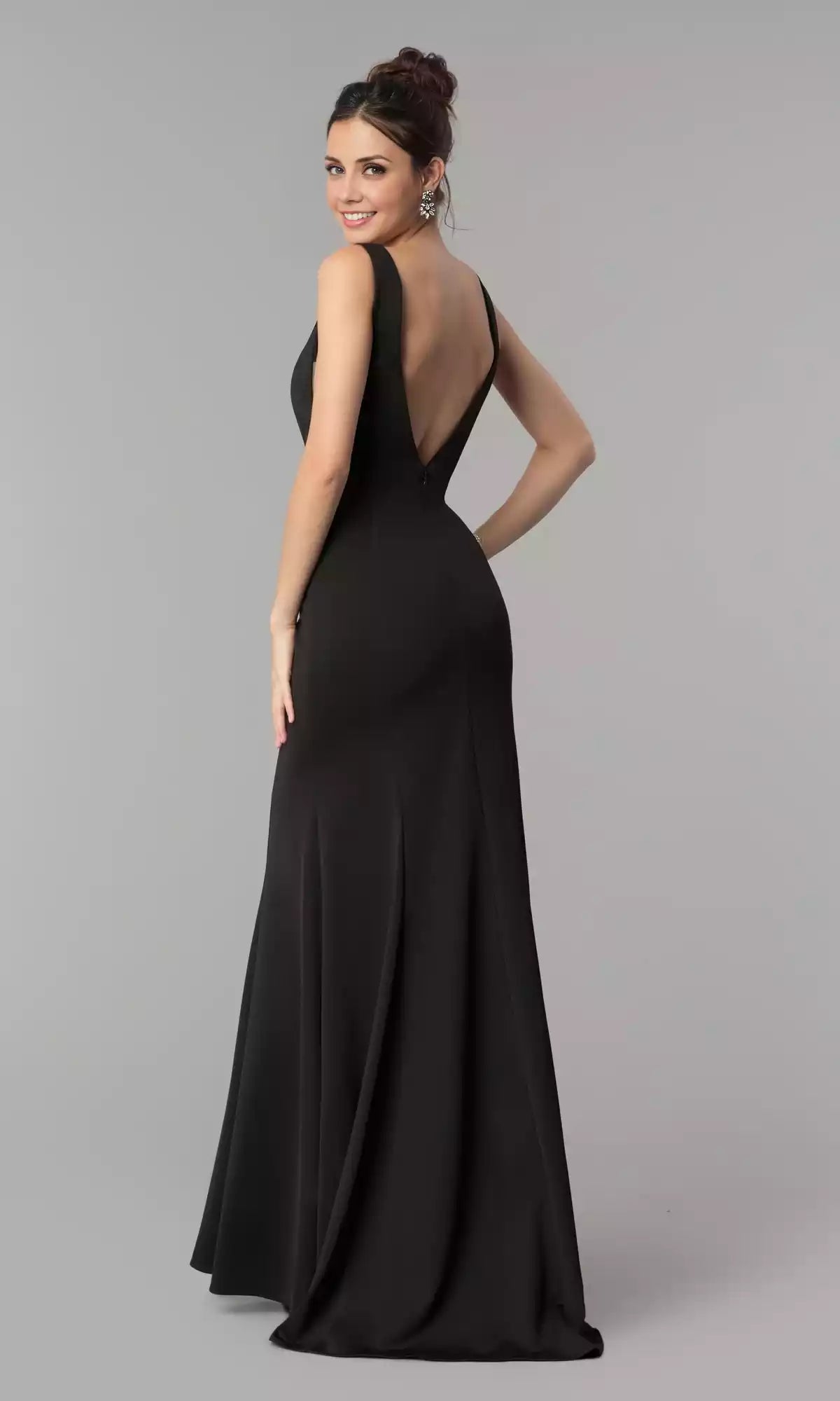 Elegant sleeveless V-neck sheer sheer slim fit perfectly outlines the curves of the hips, highlighting your graceful figure Prom Dresses