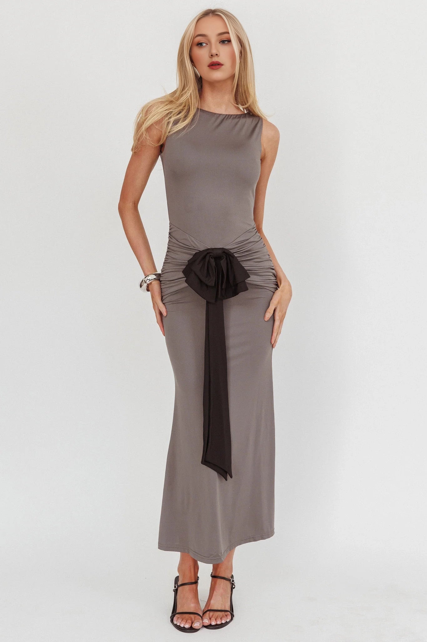 Elegant tight fitting sleeveless pleated detail bow with zipper back bridesmaid dress