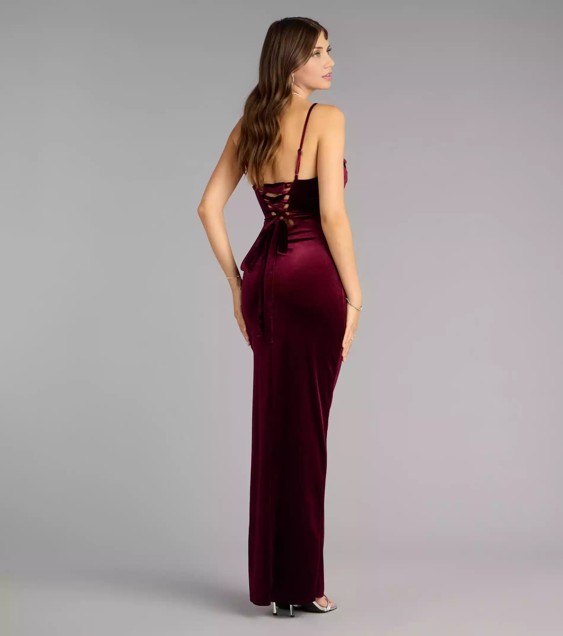 Enchanting velvet heart-shaped neckline with pleats, adjustable slim shoulder straps, back straps, Prom Dresses