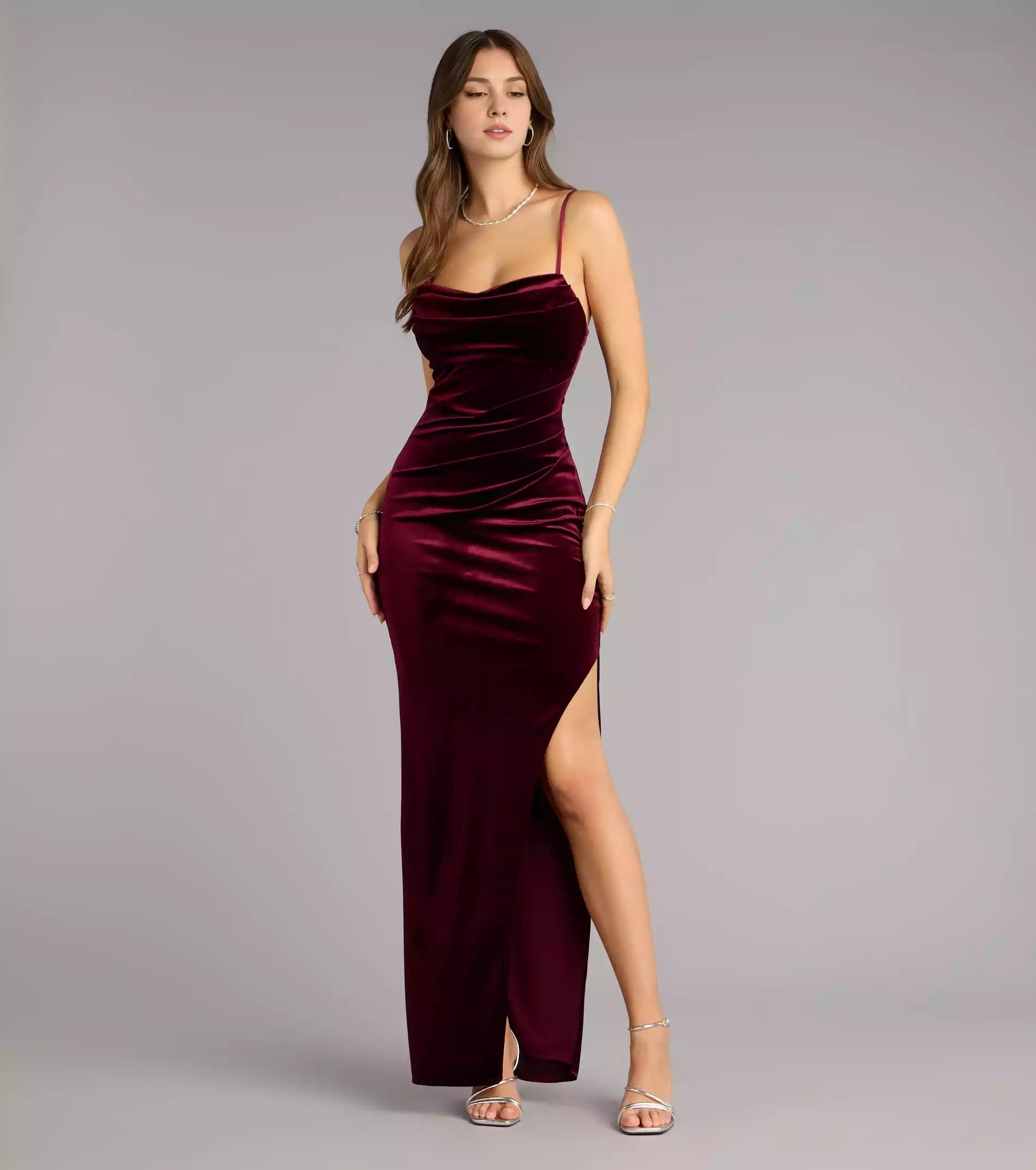 Enchanting velvet lining, knitted lining, heart-shaped neckline, pleated neckline, adjustable slim shoulder straps, Prom Dresses