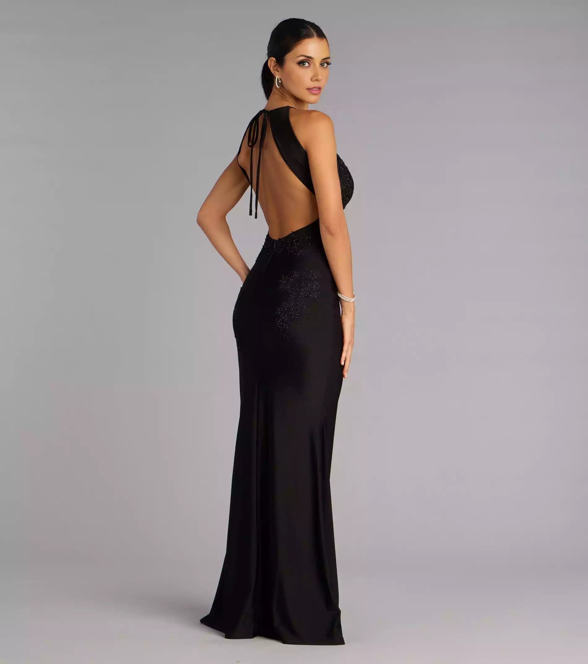 Exquisite lace decal silhouette stunning debut deep V-neck slim shoulder strap backless lace up Prom Dresses