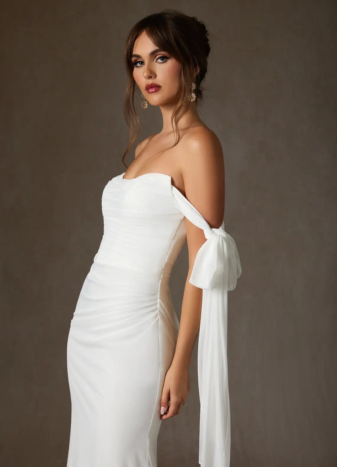 Fitted Mermaid Silhouette With Train Strapless Chiffon Mermaid Wedding Dress with Off-the-Shoulder Ties