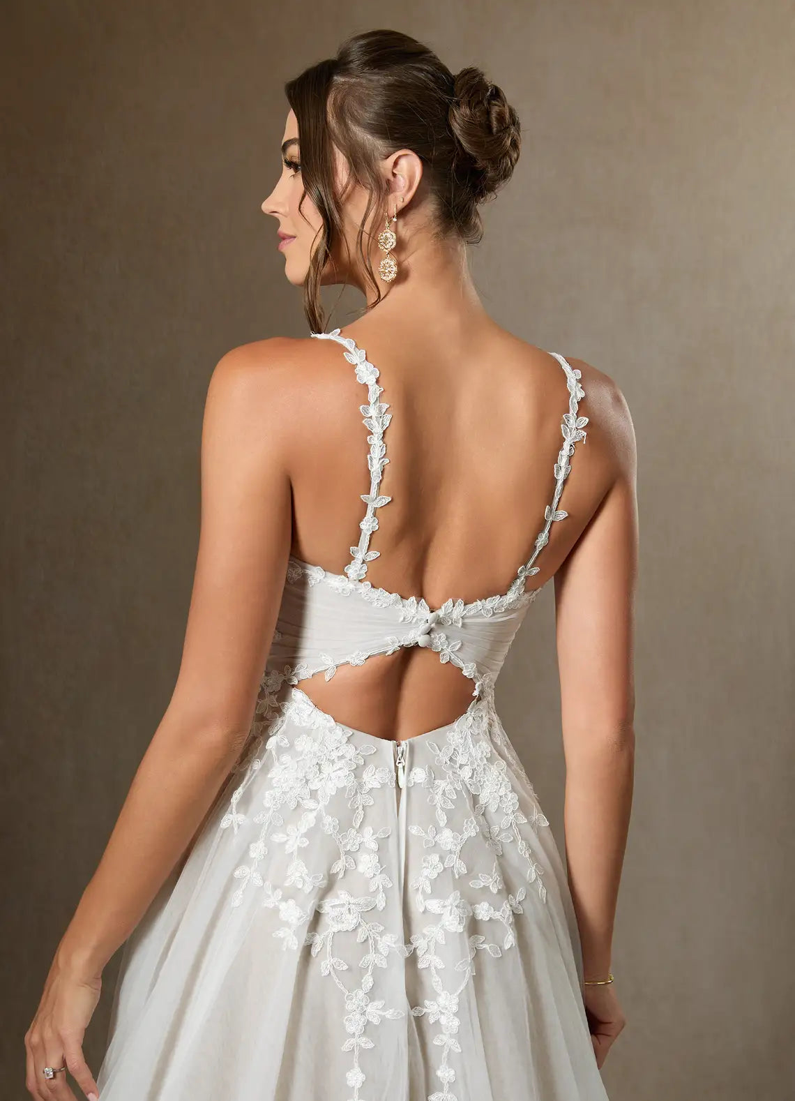 Fitted bodice with subtle ruching Floral Lace Tulle A-Line Wedding Dress with Keyhole Back