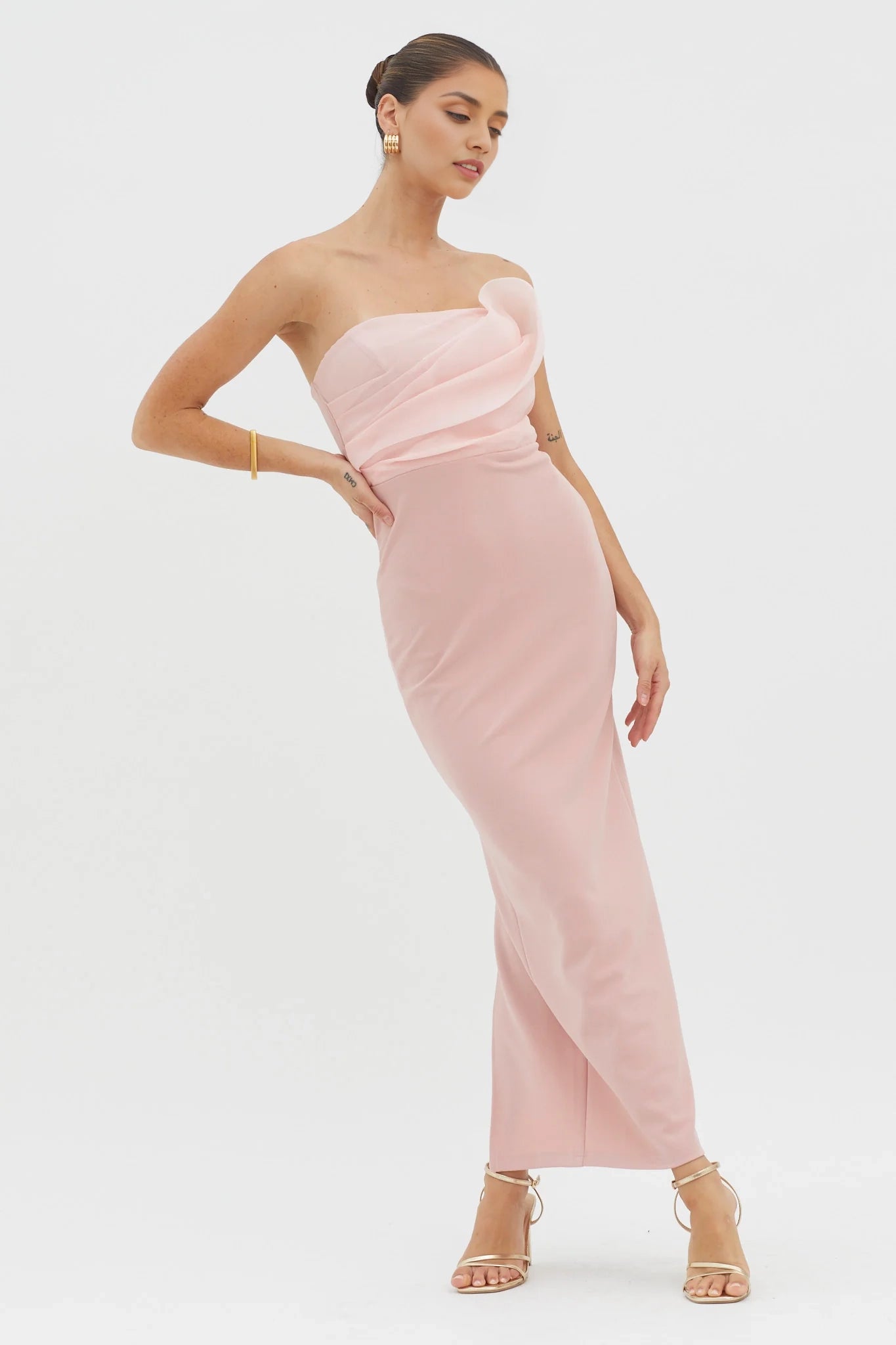 Full of charm, slim fit strapless strapless and over the shoulder Homecoming Dresses