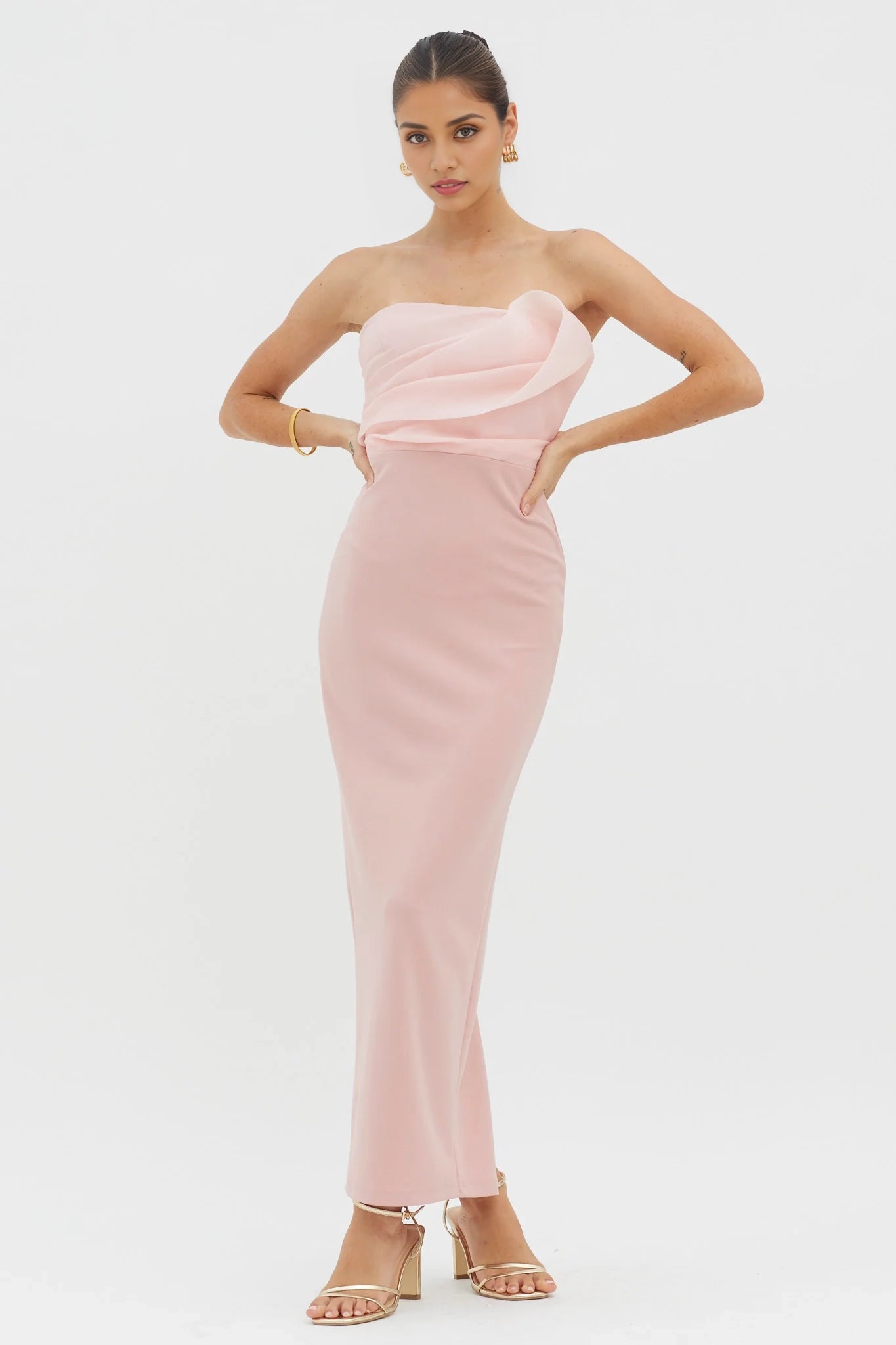 Full of charm, slim fit strapless strapless and over the shoulder Homecoming Dresses