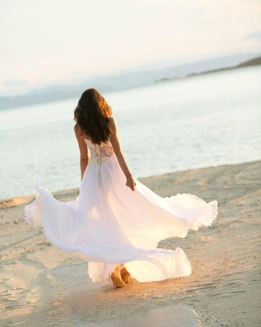 Gorgeous Vintage Strapless Lace Chiffon A-Line Beach Brush Trai Wedding Dress with High Slit