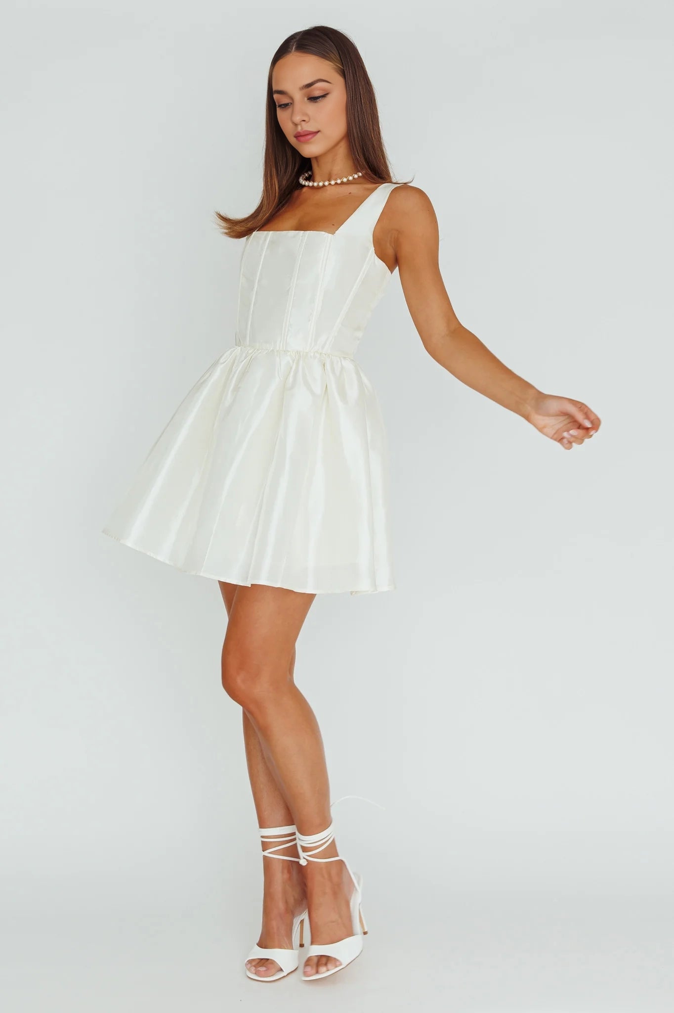 Gorgeous mini bust with bone cutting wide shoulder straps and back zipper Homecoming Dresses