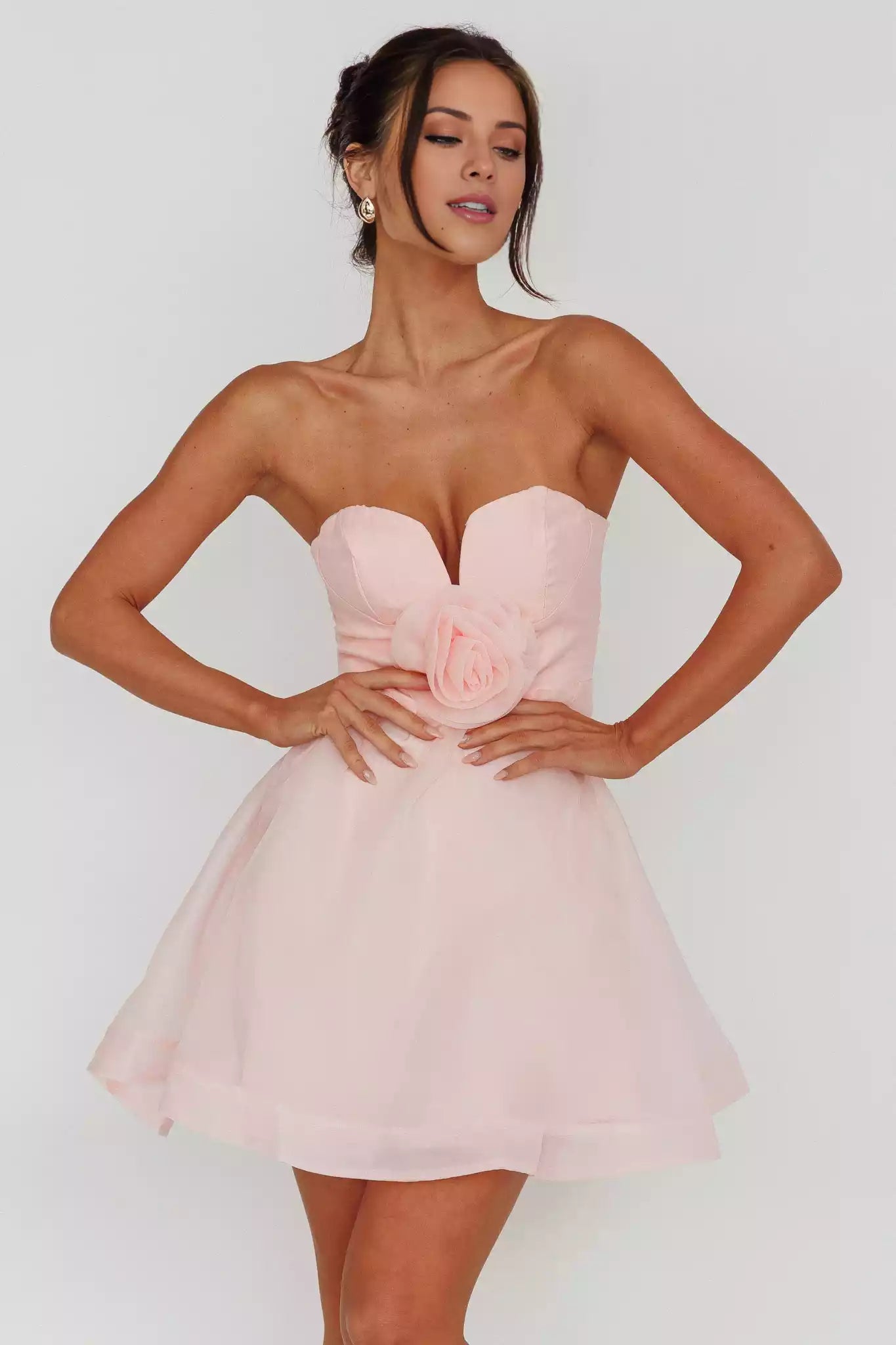 Gorgeous mini lining strapless heart-shaped neckline with zipper at the back Homecoming Dresses